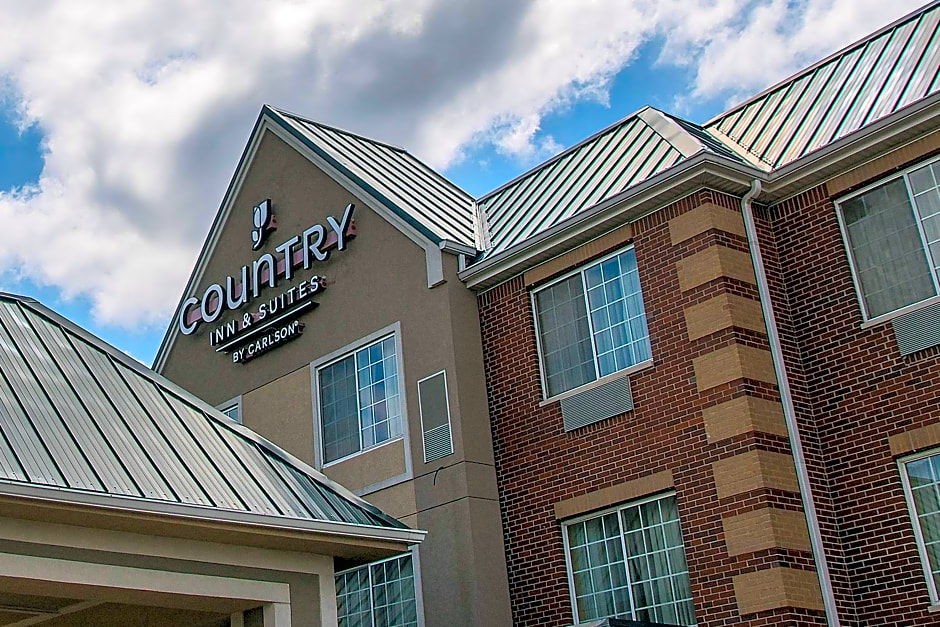 Country Inn & Suites by Radisson, Valparaiso, IN