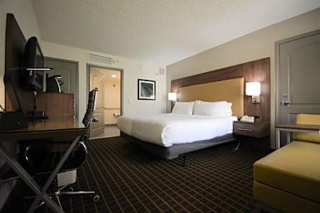 King Room with Roll In Shower - Non-Smoking