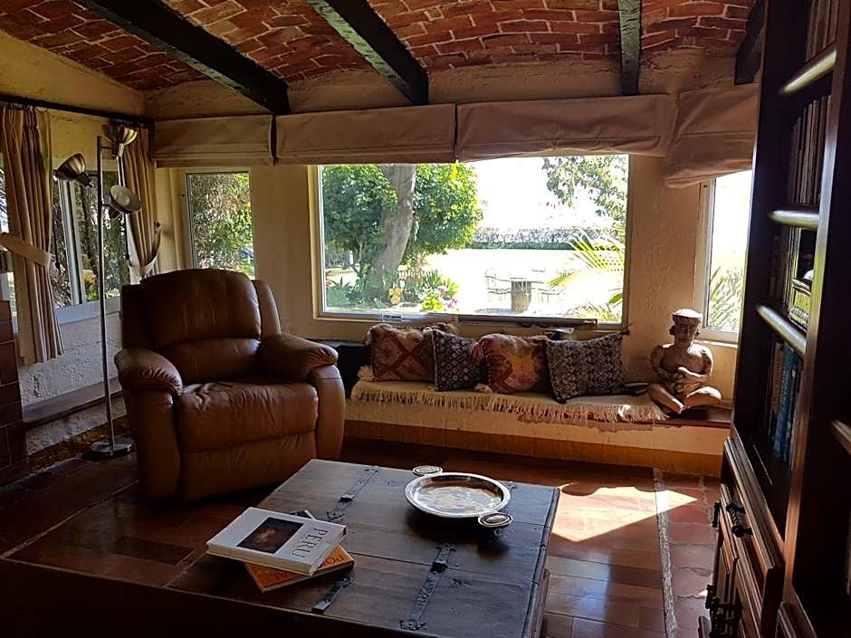 Casa Palomas Bed and Breakfast