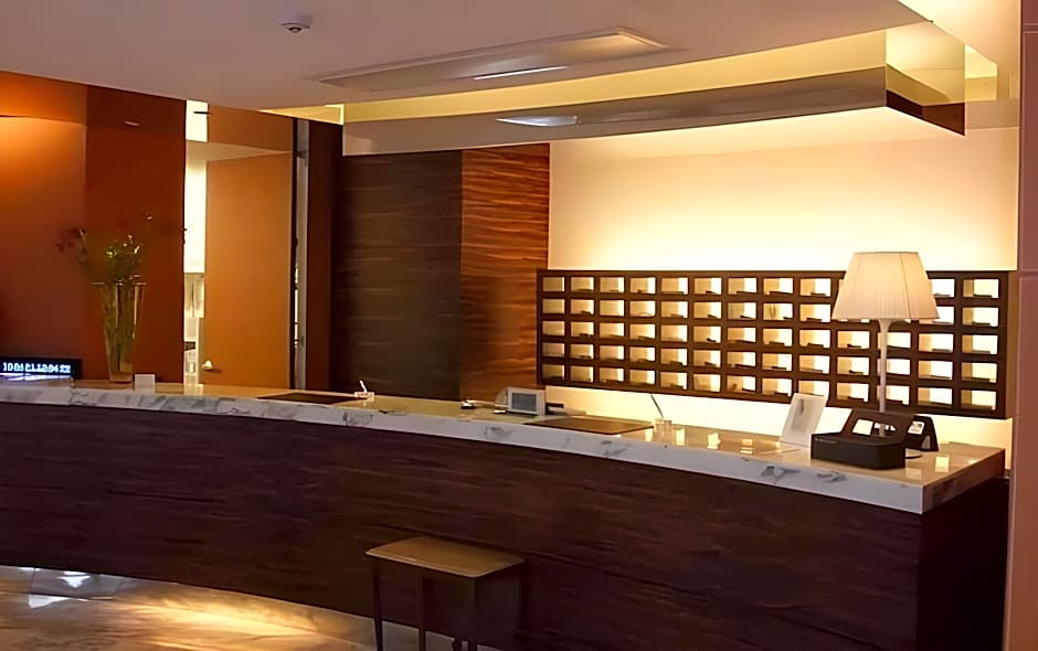 Center Hotel Toyota