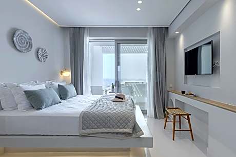 Family Connecting rooms with private plunge pool