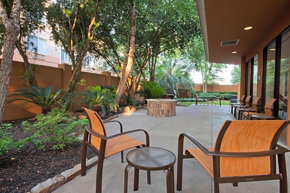 Courtyard Beaumont