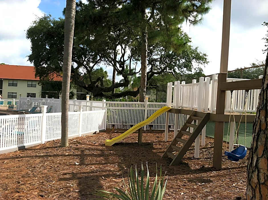 Spacious Shorewalk 2B-2B Condo near Anna Maria Island, Beaches & IMG Academy