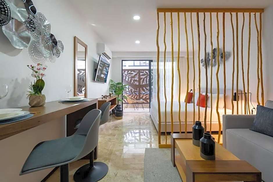 Cozy Studio Pool and Roof Lounge Beach 5 Blocks