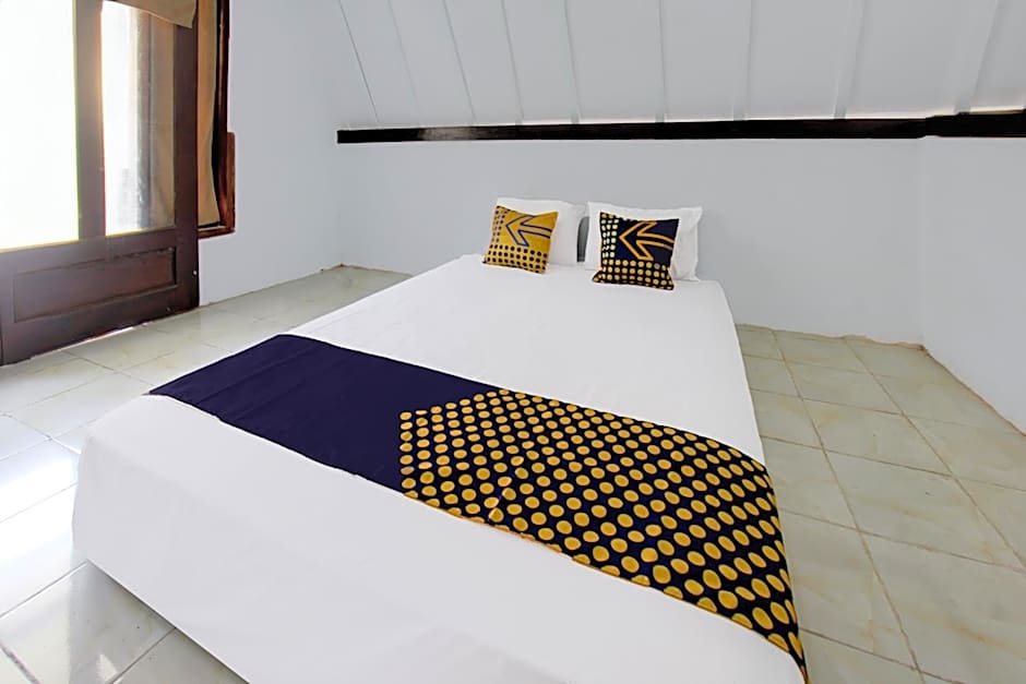 OYO Life 93154 White Kos Jenggala