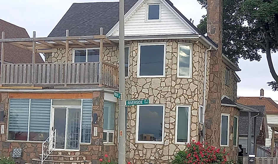 Waterfront Home Windsor ,On, Ca