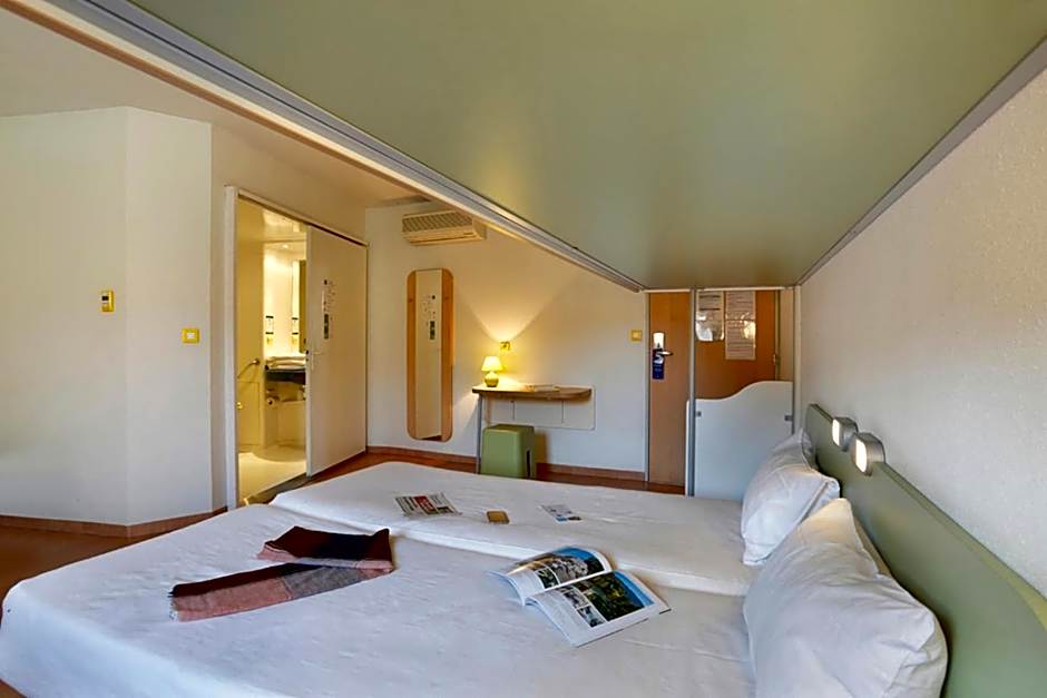 First Inn Hotel