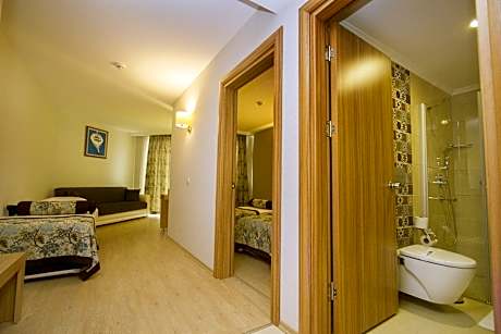 Family Suite (1 Double Bed, 1 Twin Bed and 1 Double Sofa Bed)