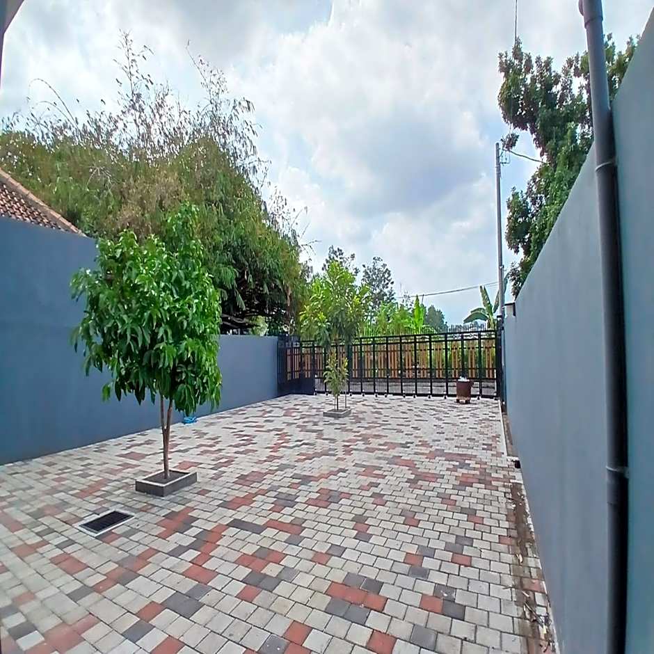 RedDoorz at Griya Athaya Maguwoharjo Yogyakarta
