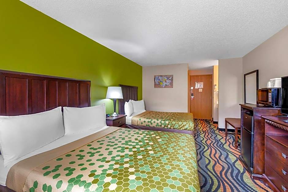 Econo Lodge Inn & Suites