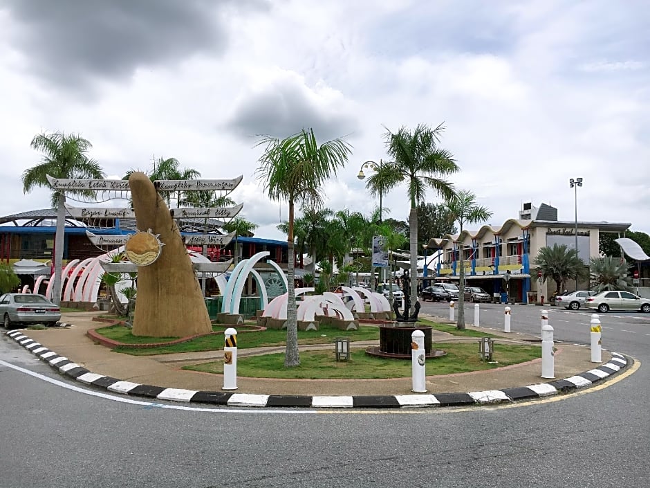 Dindings Pantai Desair Apartment By DPD