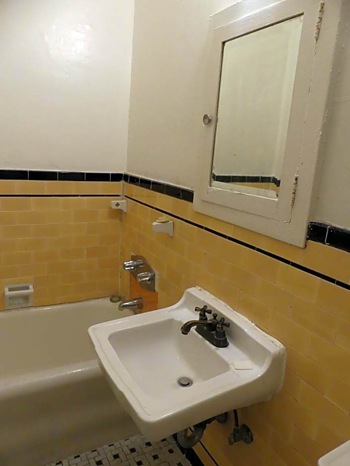 Wilshire Orange Hotel