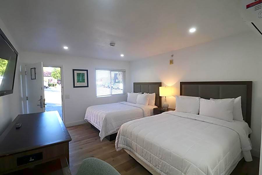 Photo 1 of 5 of 2 Queen Beds