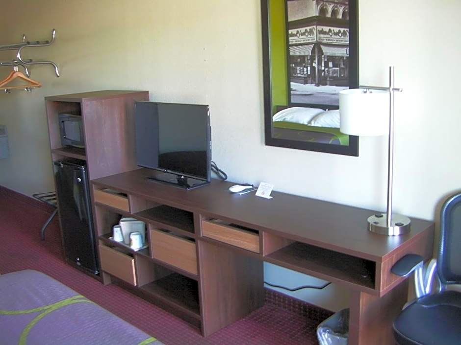 Super 8 by Wyndham Lafayette / Purdue Area