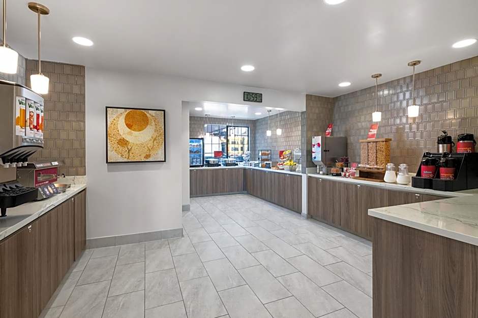 Best Western Plus Pepper Tree Inn