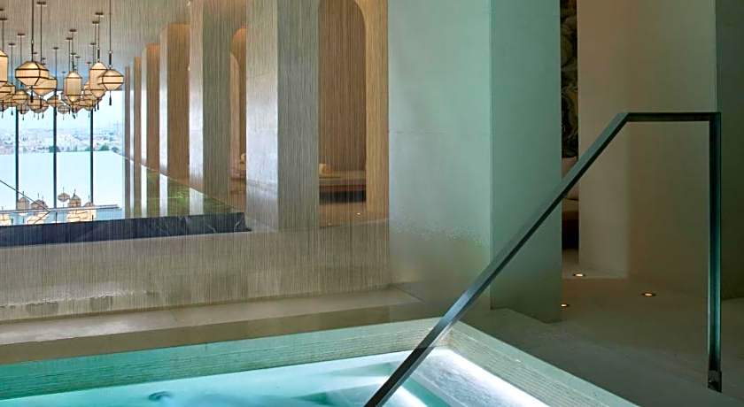 Four Seasons Hotel Kuwait at Burj Alshaya