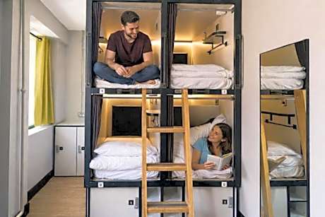 4-Pod Private room