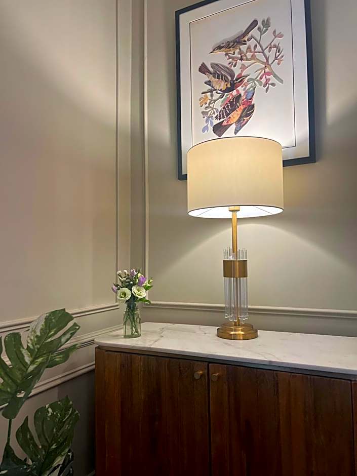 Waterloo Town House & Suites