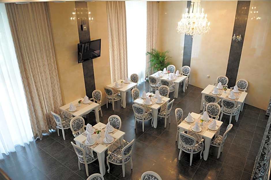 Manhattan Hotel & Restaurant