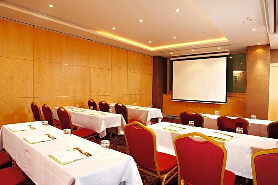 Courthouse Hotel London