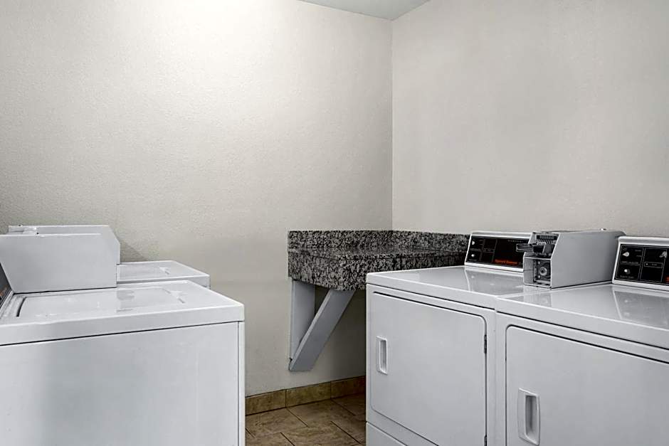 Ramada by Wyndham Cedar Rapids South