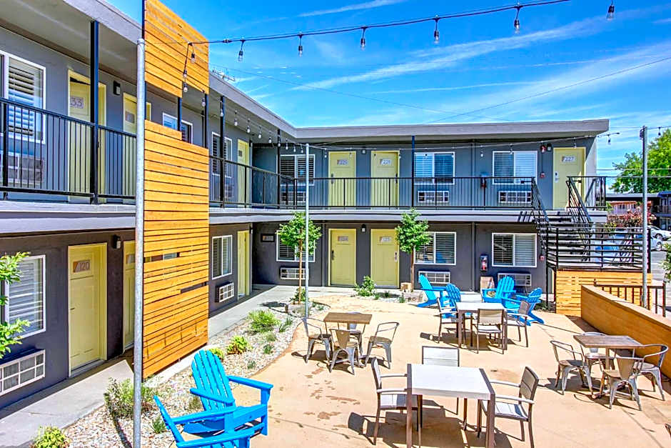 Americana Modern Hotel