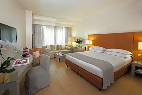 Family Room (2 Adults + 2 Children)