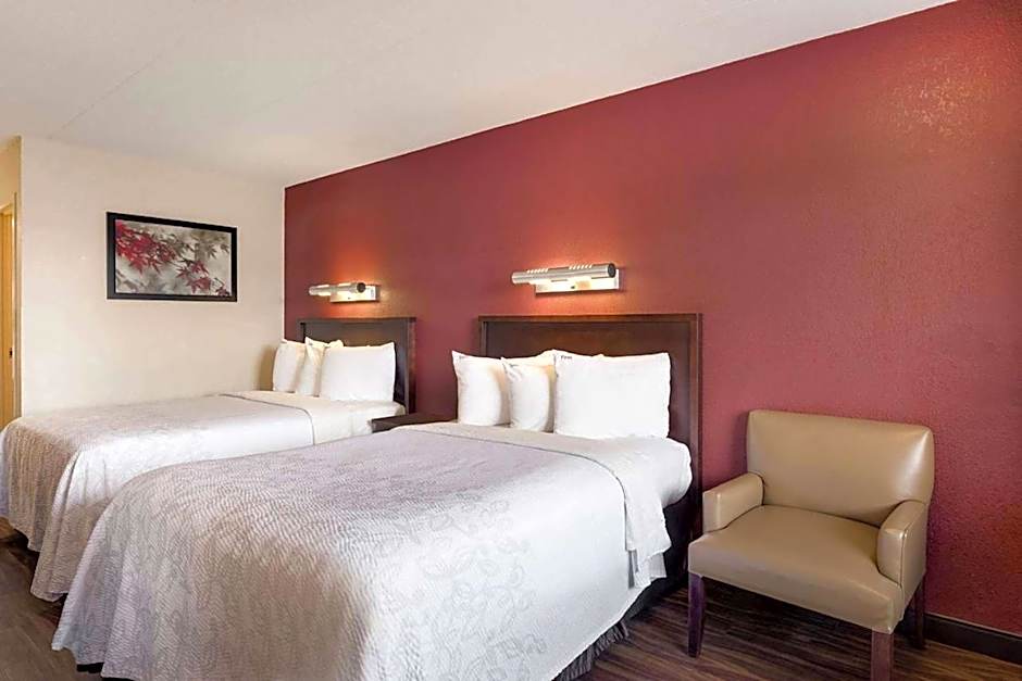 Super 8 by Wyndham Deerfield/Northbrook