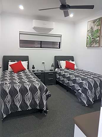 2 Bedroom Apartment - 1 x King, 2 x King Single Beds - NOT Pet Friendly