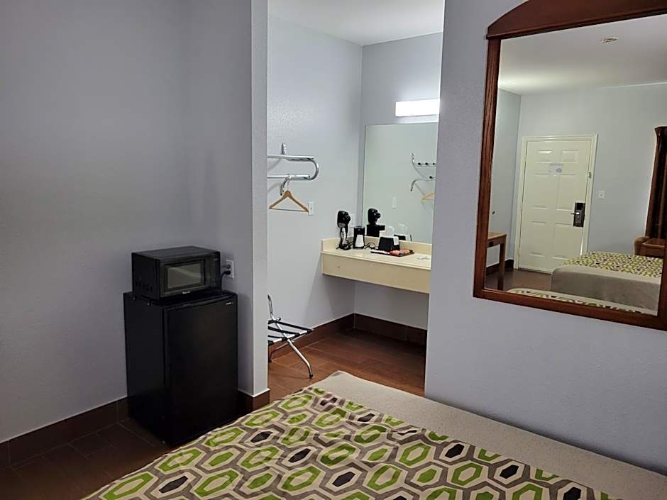 Scottish Inn & Suites