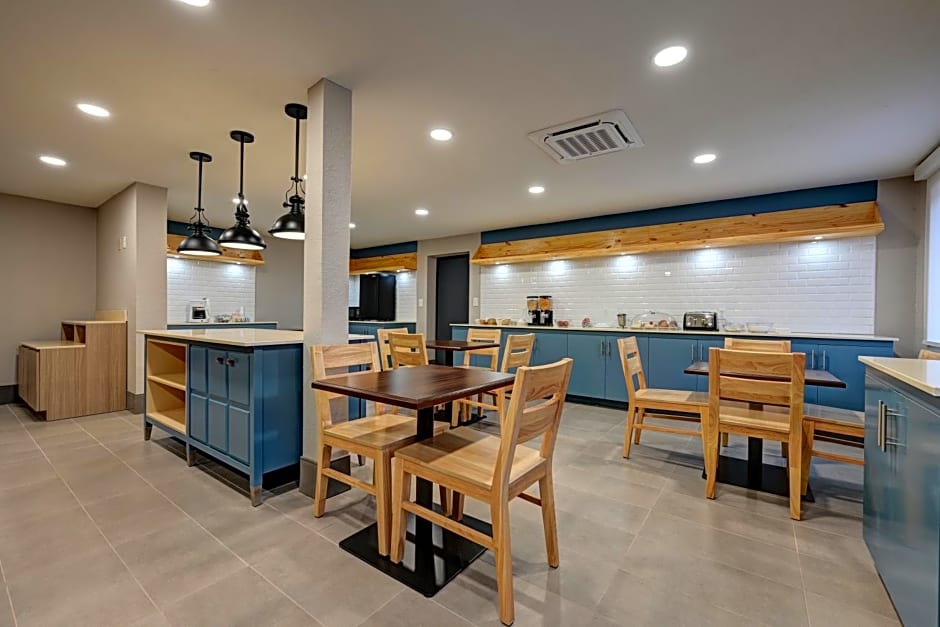 Country Inn & Suites by Radisson, Pierre, SD