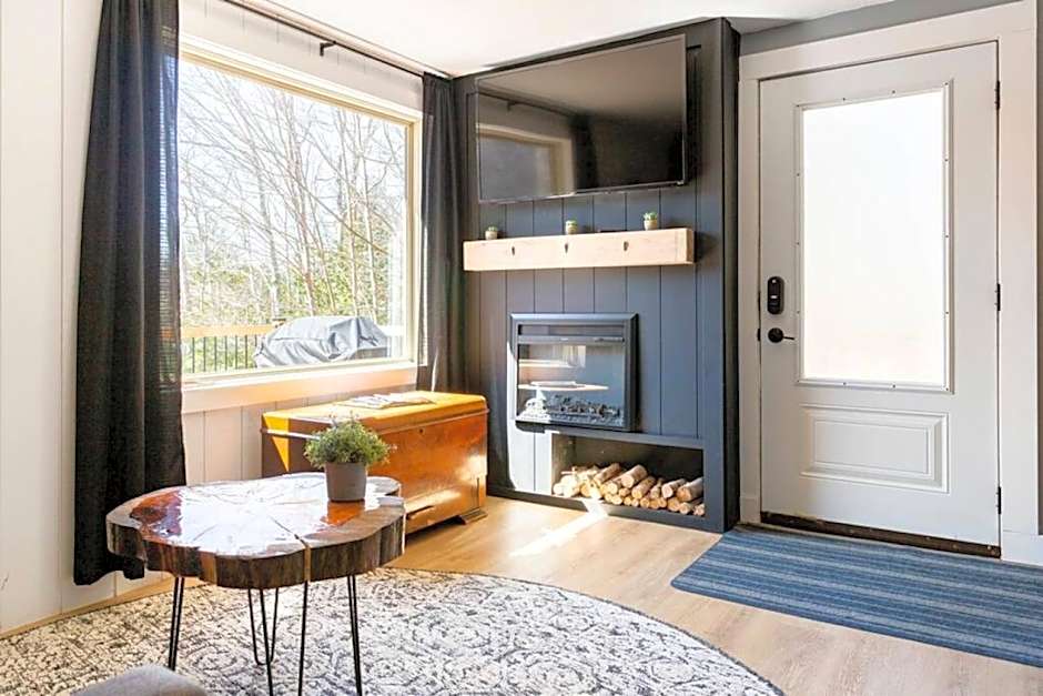 The Old Kettle Cabin with Hot Tub