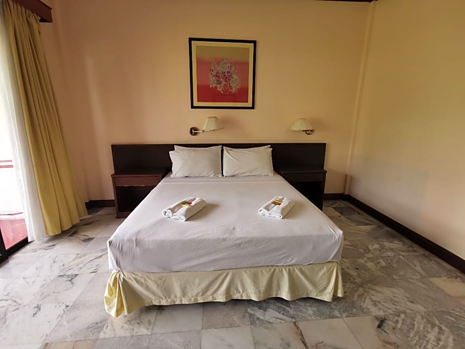 OYO 89972 Borneo Paradise Beach Hotel