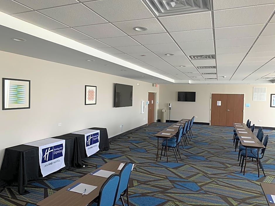 Holiday Inn Express & Suites Chicago - Hoffman Estates By IHG