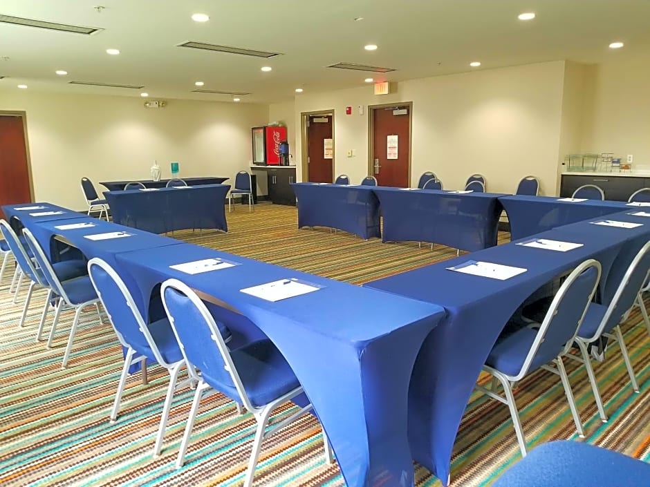 Holiday Inn Express Hotel & Suites Mebane