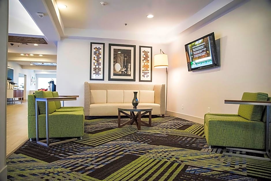 Holiday Inn Express Hotel & Suites Alexandria