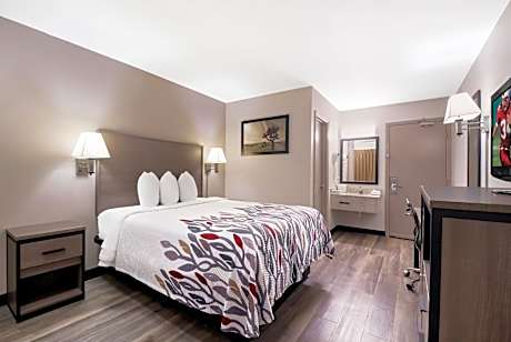 Deluxe Room with One Queen Bed Small Room Upper Floor Smoke Free
