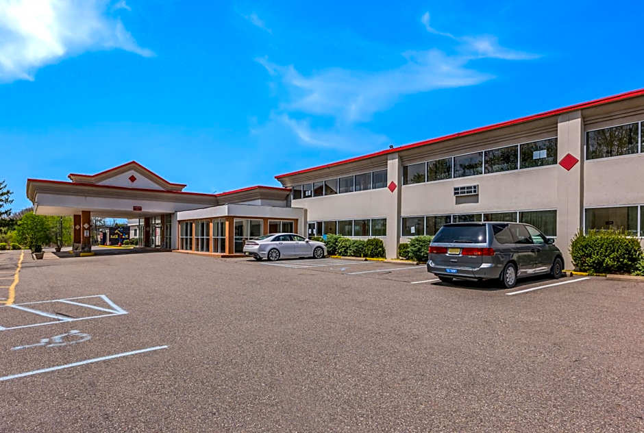 Red Carpet Inn & Suites