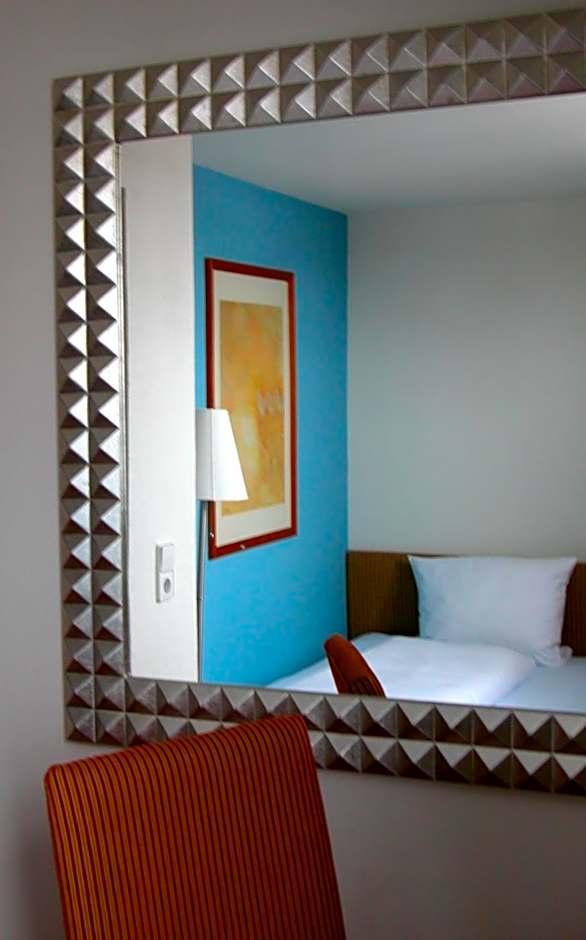 Photo 1 of 11 of Single Room