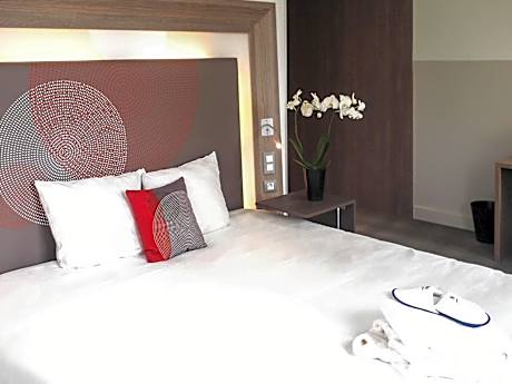 Two adjacents rooms