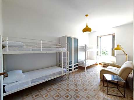 Bed in 4-Bed Mixed Dormitory Room