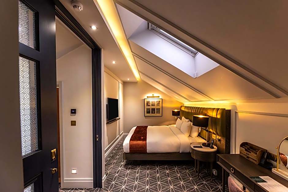 100 Queen's Gate Hotel London, Curio Collection by Hilton