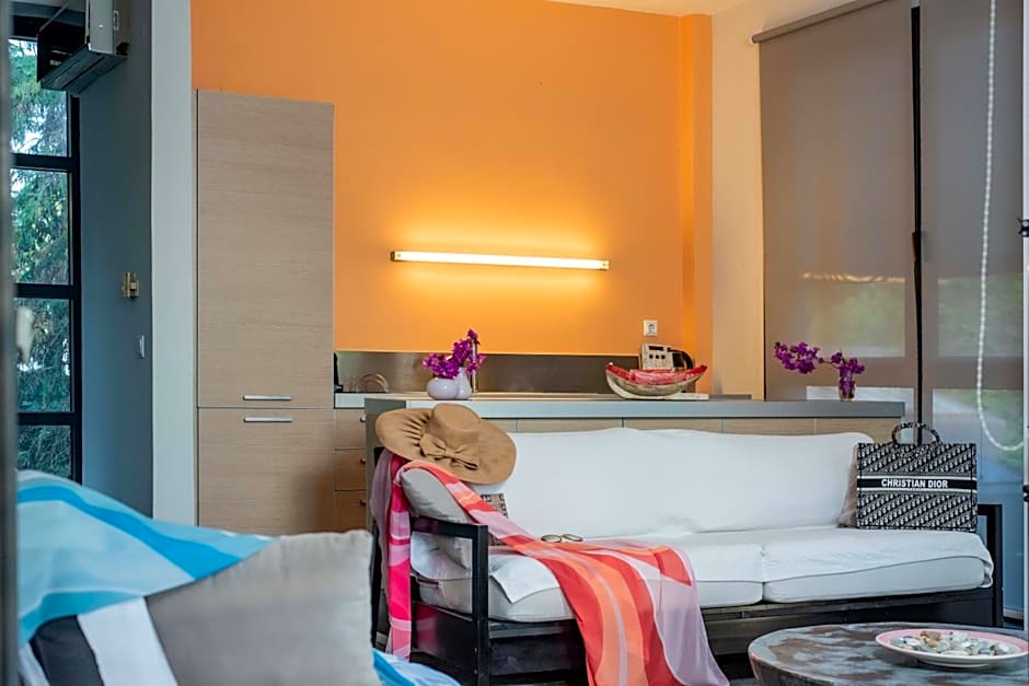 Sani More & Sani Woods