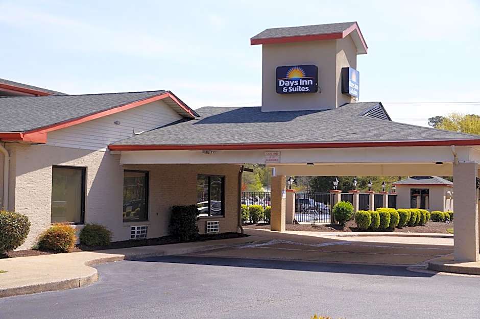 Days Inn & Suites by Wyndham Williamsburg Colonial