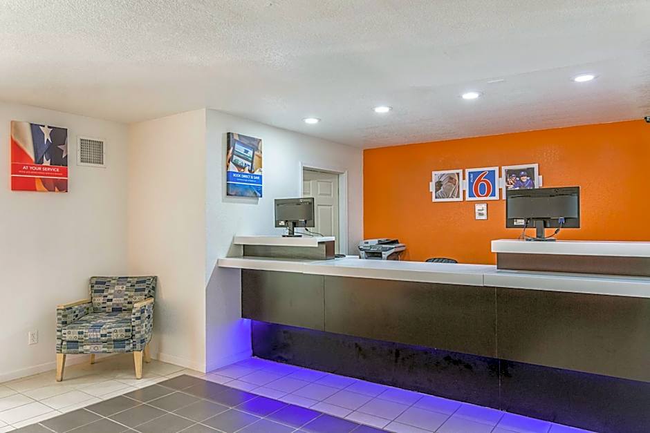 Motel 6-Mcalester, OK