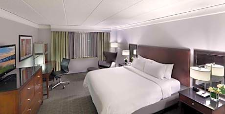 King Room with Bath Tub - Mobility Access