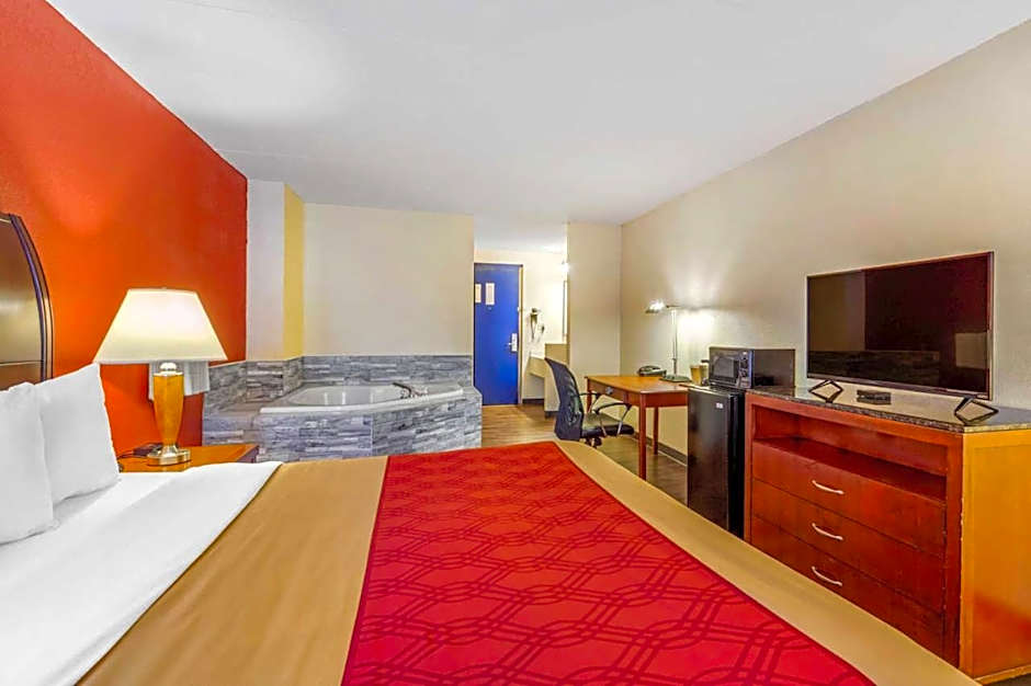 Econo Lodge Inn & Suites
