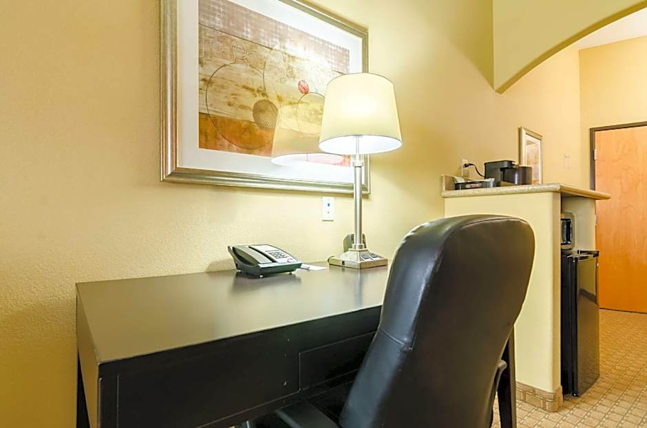  Comfort Suites Salina South