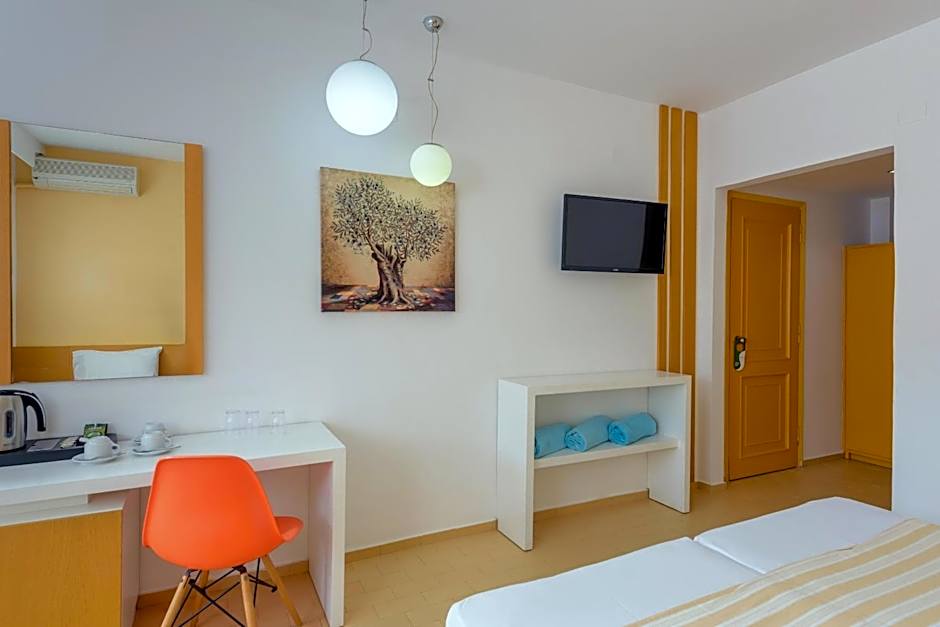 Zeus Hotels Palm Beach