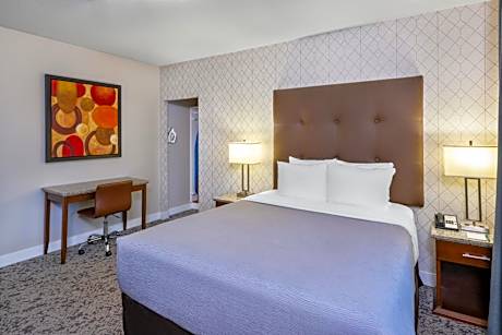 1 Queen Bed Non-Smoking